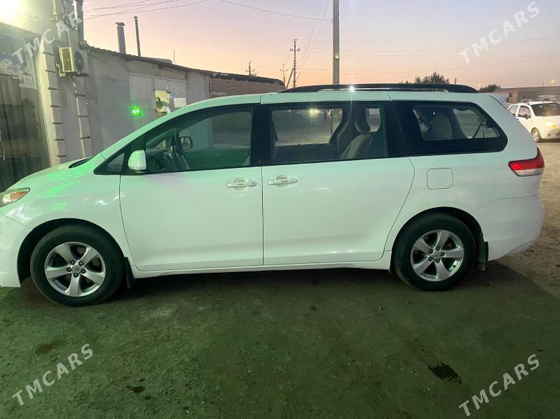 Toyota Sienna 2010 - 260 000 TMT - Daşoguz - img 3