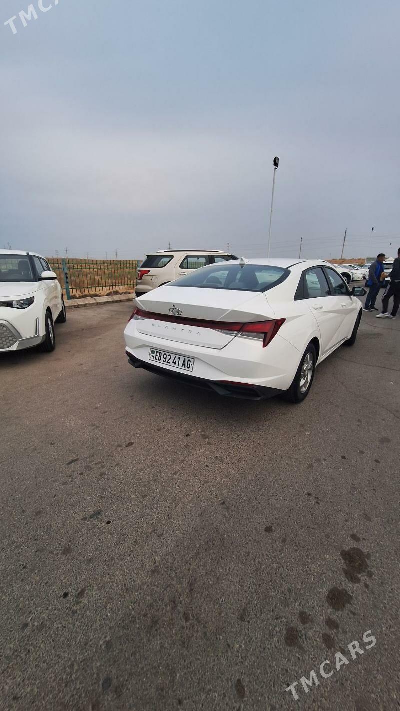 Hyundai Elantra 2021 - 240 000 TMT - Büzmeýin - img 5