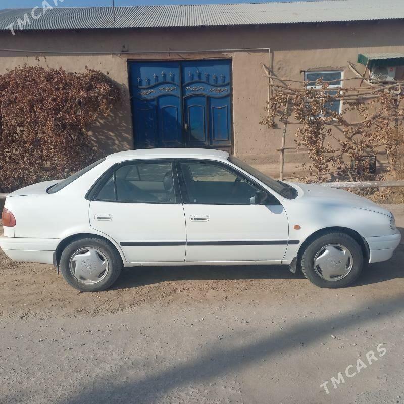 Toyota Corolla 1999 - 65 000 TMT - Фарап - img 1