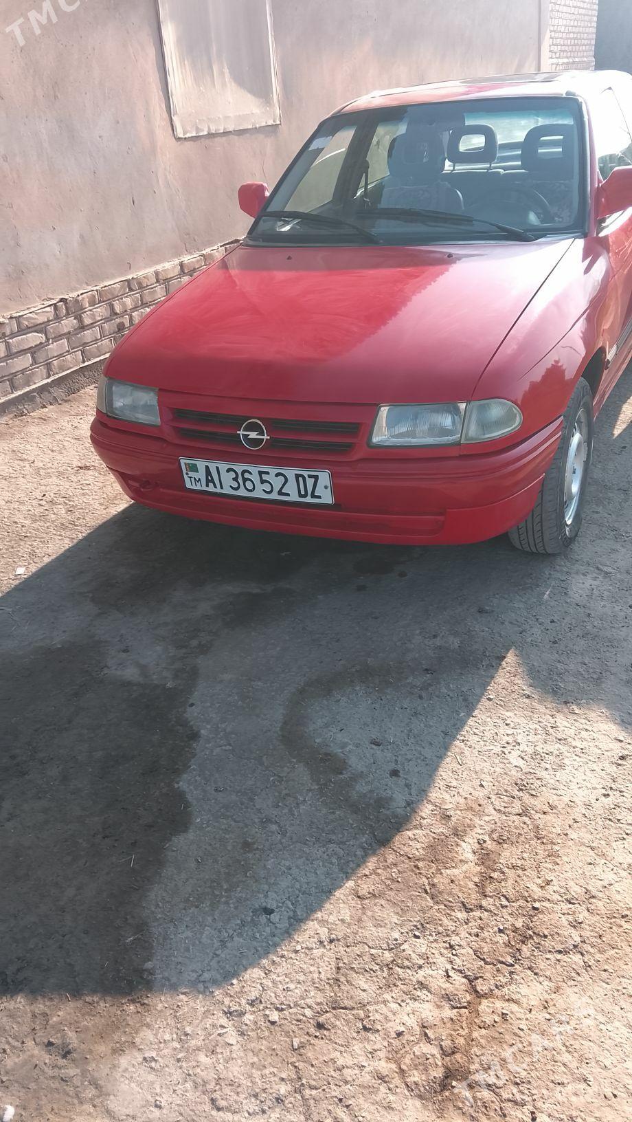 Opel Astra 1993 - 40 000 TMT - Гурбансолтан Едже - img 3