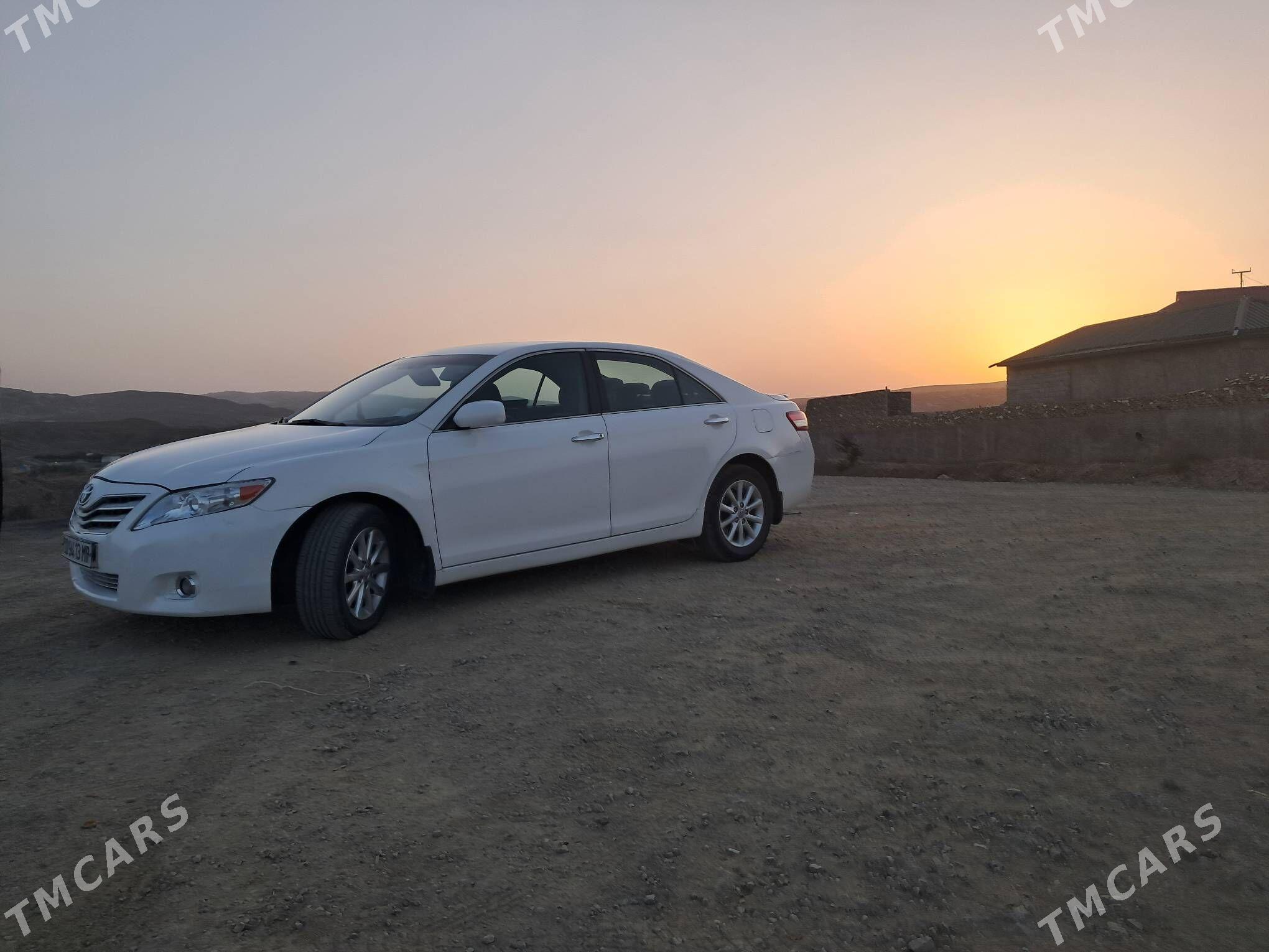 Toyota Camry 2010 - 220 000 TMT - Тагтабазар - img 1