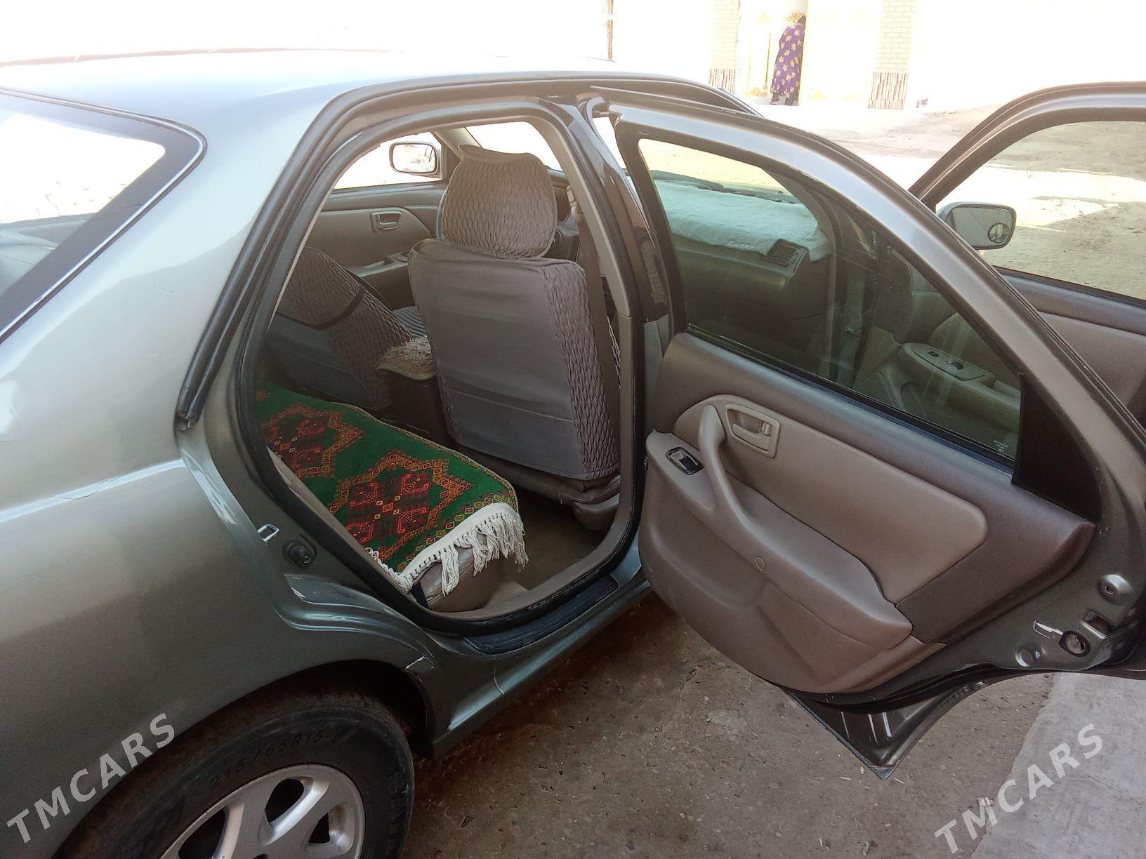 Toyota Camry 1999 - 120 000 TMT - Дянев - img 8