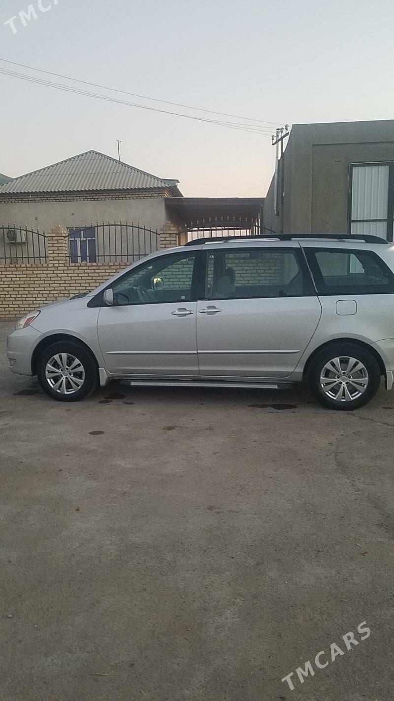 Toyota Sienna 2005 - 240 000 TMT - Gurbansoltan Eje - img 1