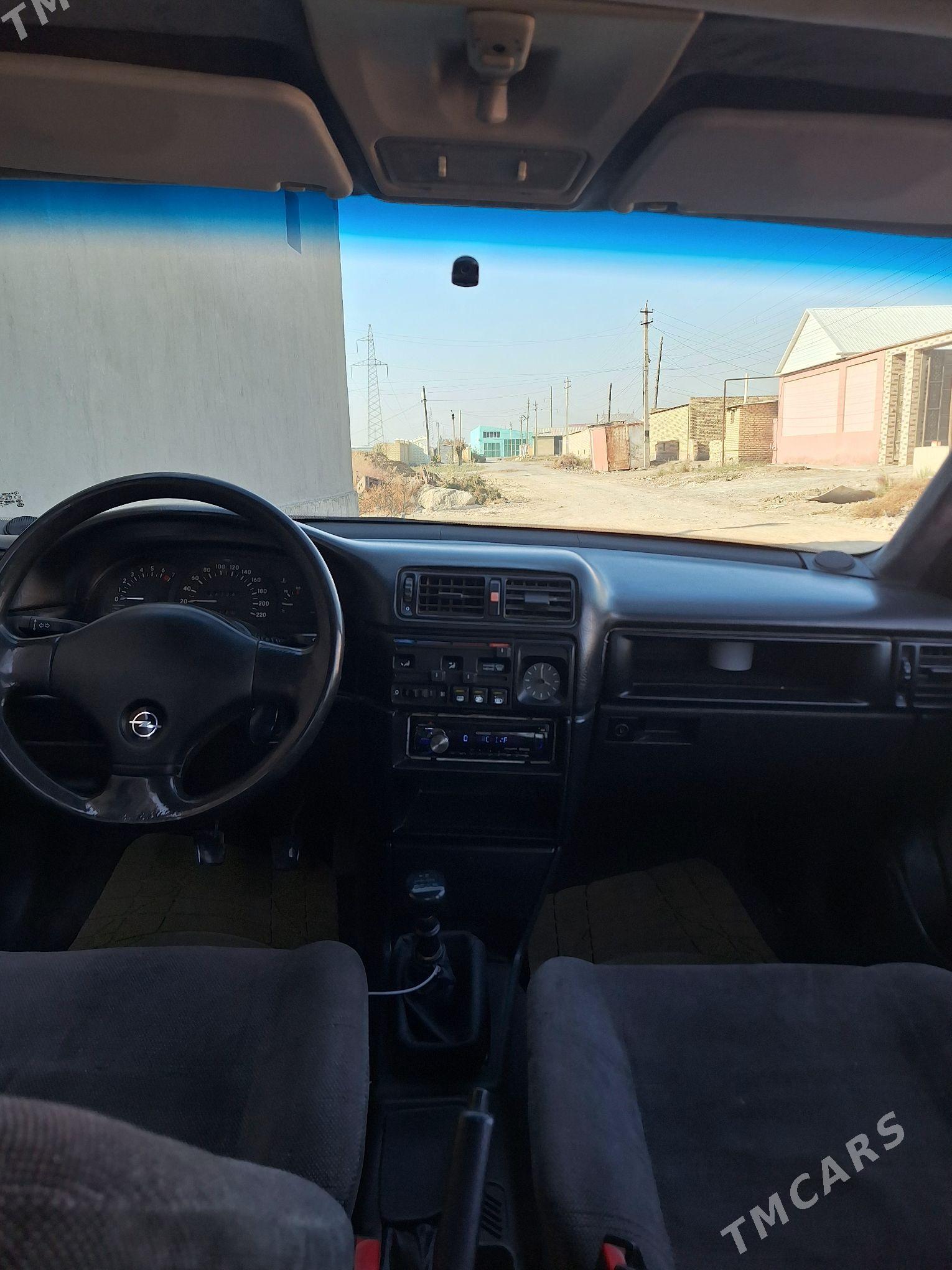 Opel Vectra 1993 - 26 000 TMT - Mary - img 1