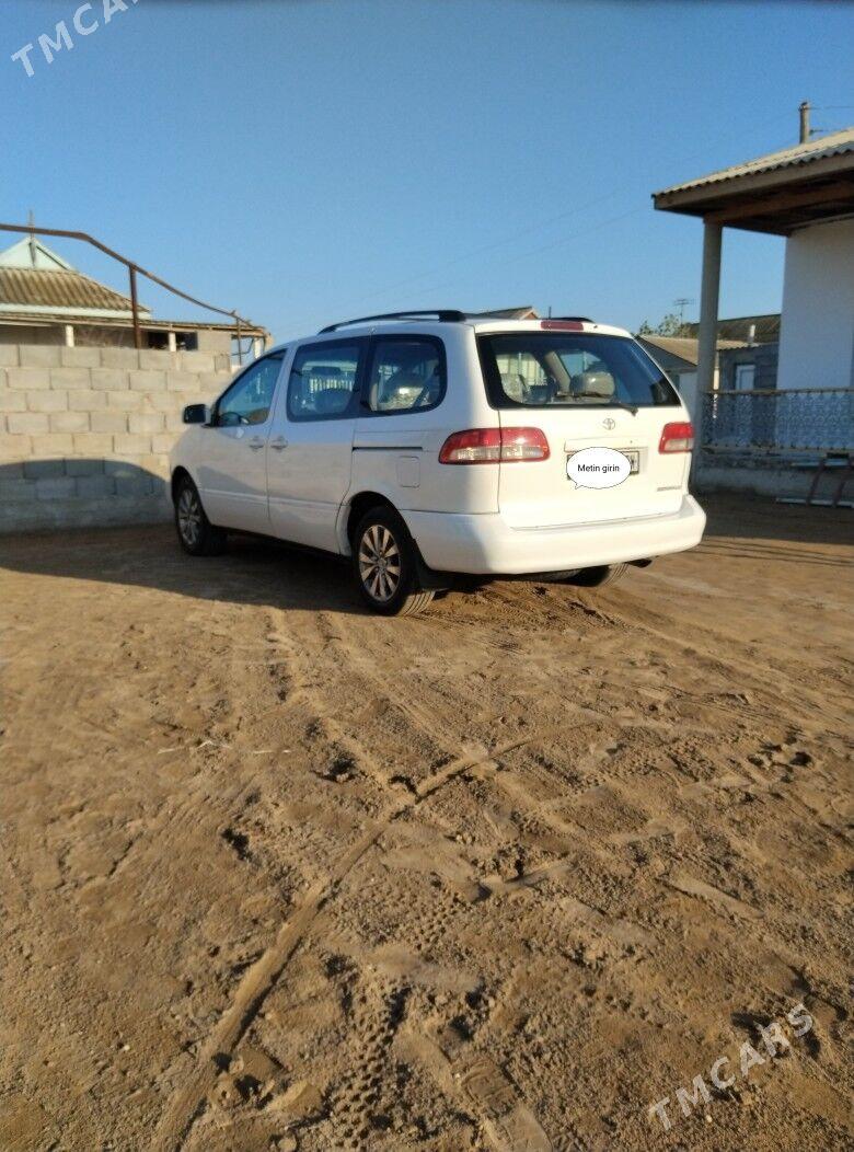 Toyota Sienna 2002 - 170 000 TMT - Balkanabat - img 3