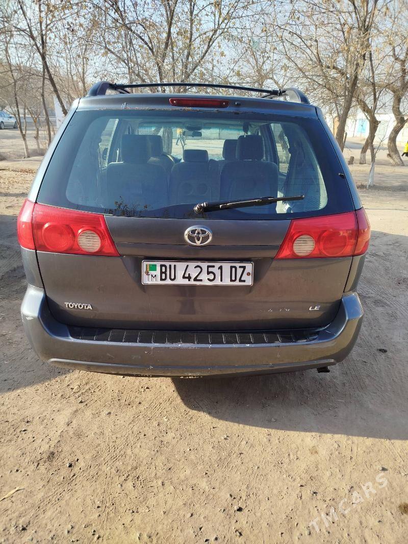 Toyota Sienna 2007 - 200 000 TMT - Дашогуз - img 3
