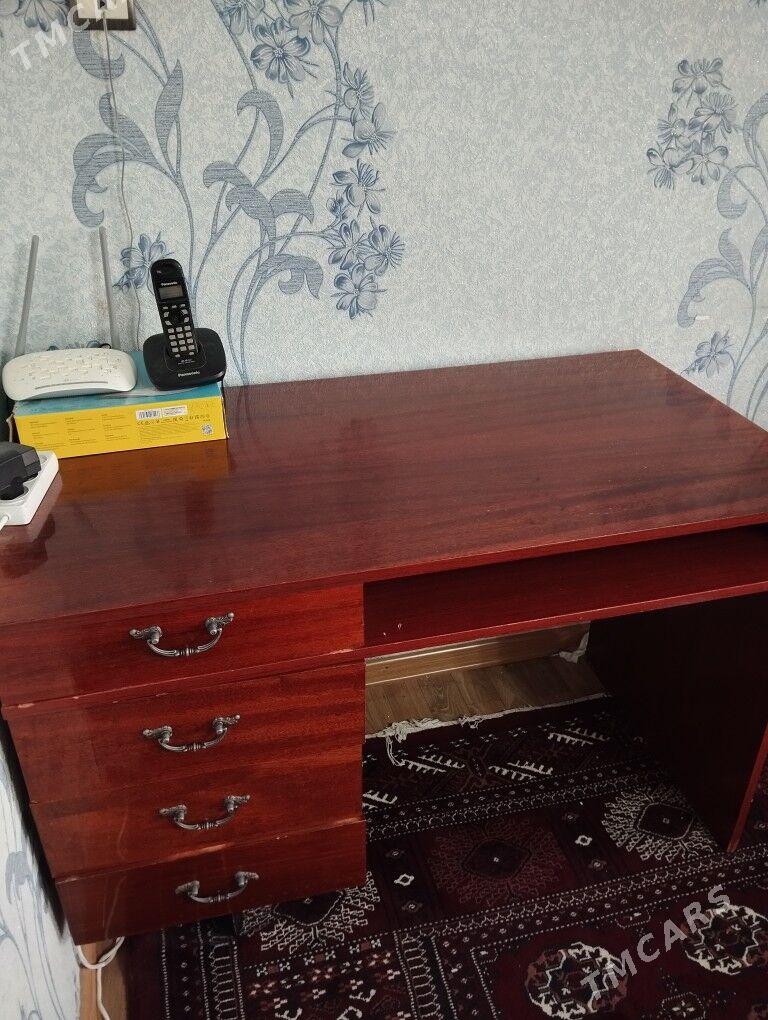 Pismennyy stol - Балканабат - img 1