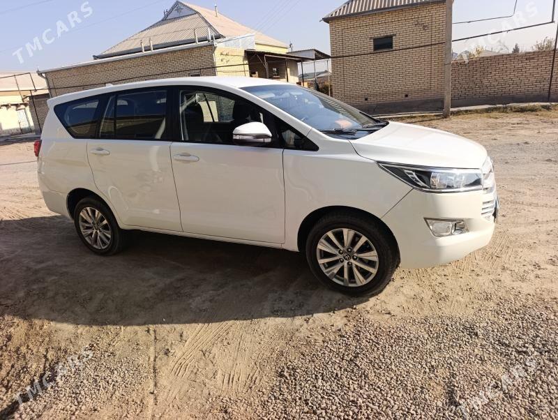 Toyota Innova 2022 - 240 000 TMT - Мары - img 4