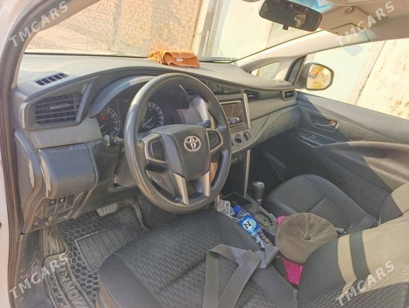 Toyota Innova 2022 - 240 000 TMT - Мары - img 3