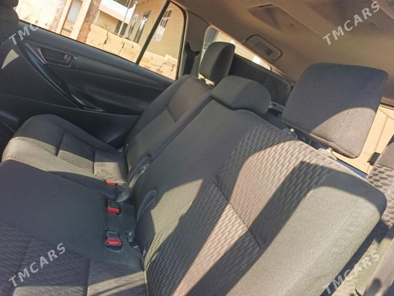 Toyota Innova 2022 - 240 000 TMT - Мары - img 5