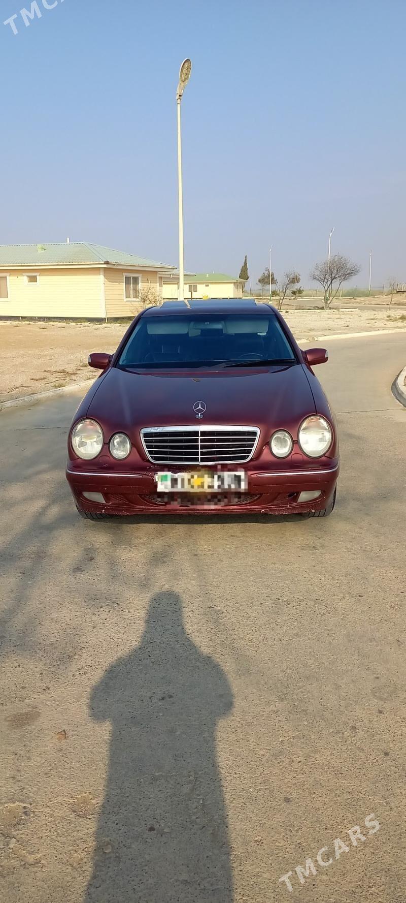 Mercedes-Benz E320 2002 - 110 000 TMT - Туркменбаши - img 1