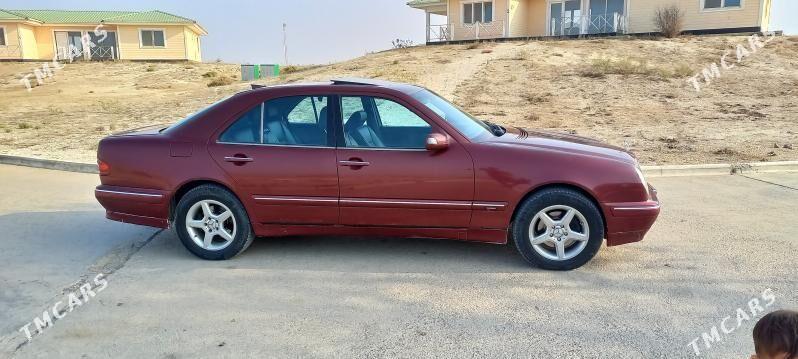 Mercedes-Benz E320 2002 - 110 000 TMT - Туркменбаши - img 3