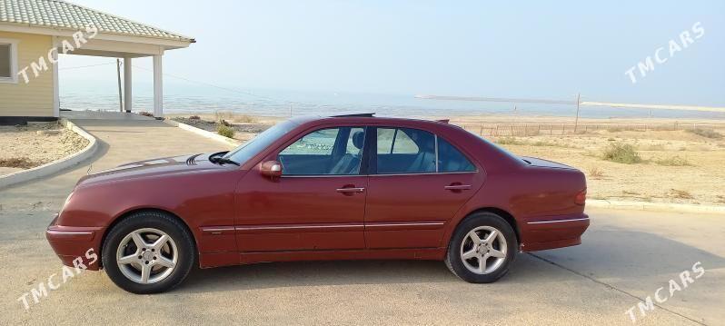 Mercedes-Benz E320 2002 - 110 000 TMT - Туркменбаши - img 4