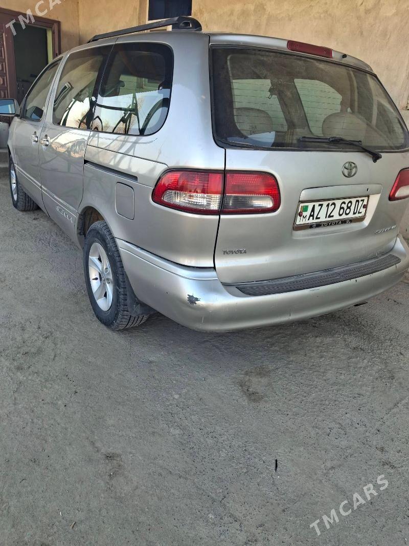 Toyota Sienna 2001 - 165 000 TMT - Дашогуз - img 4