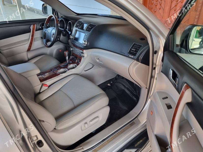 Toyota Highlander 2011 - 370 000 TMT - Гурбансолтан Едже - img 8