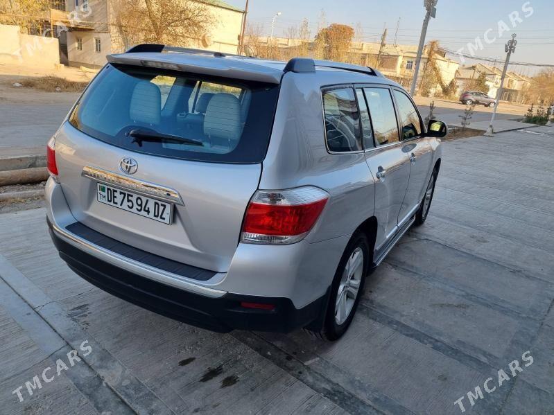 Toyota Highlander 2011 - 370 000 TMT - Гурбансолтан Едже - img 3
