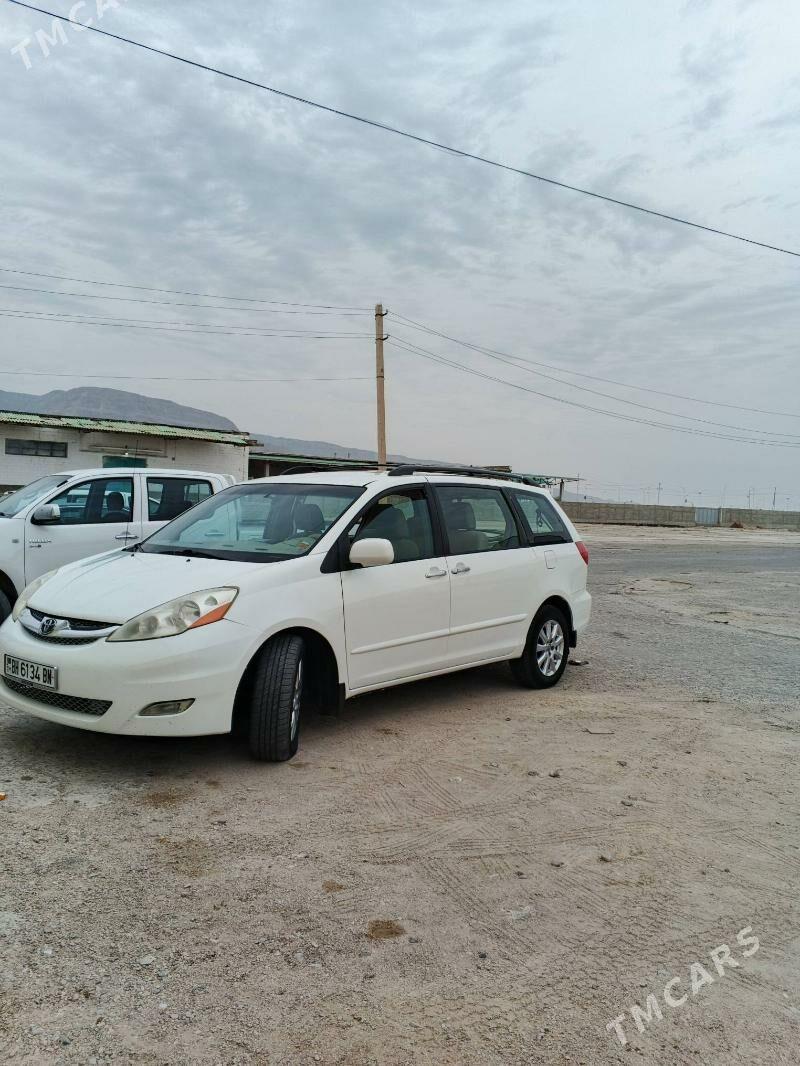 Toyota Sienna 2008 - 230 000 TMT - Эсенгулы - img 8
