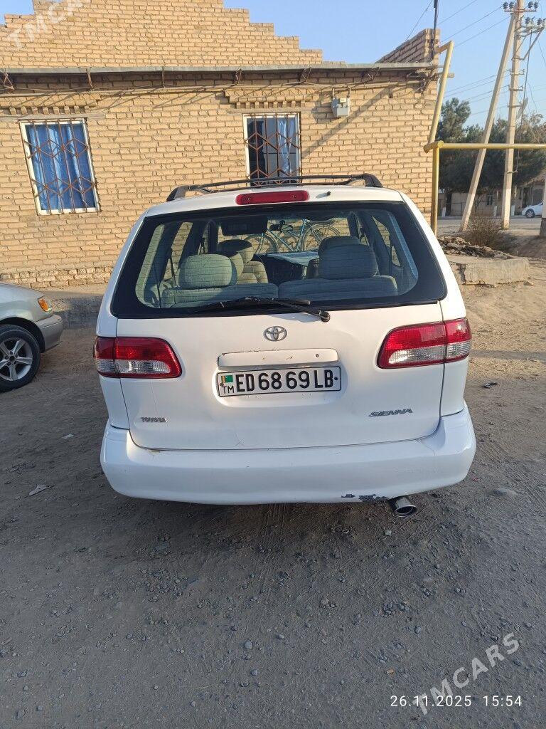 Toyota Sienna 2000 - 140 000 TMT - Халач - img 3