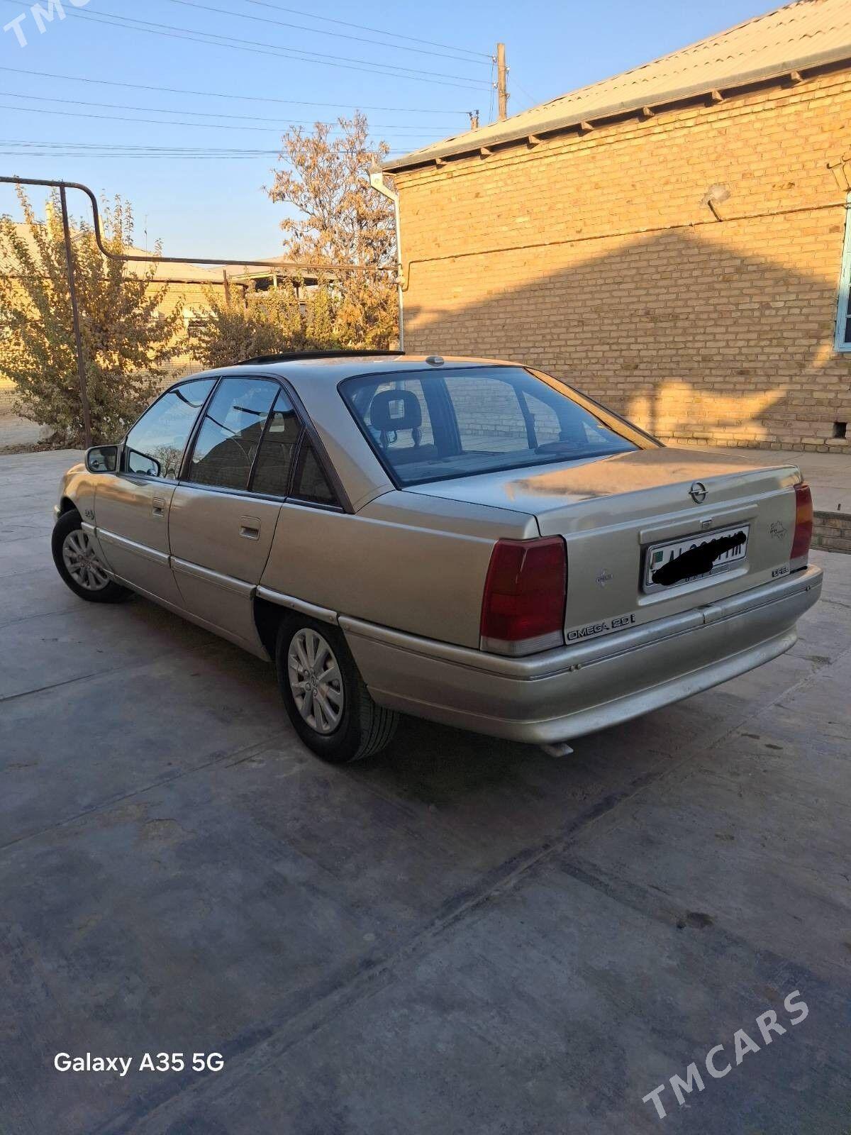 Opel Omega 1989 - 32 000 TMT - Мургап - img 5