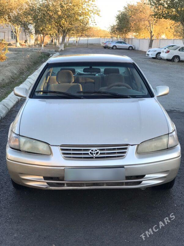Toyota Camry 1999 - 140 000 TMT - Гёкдепе - img 2