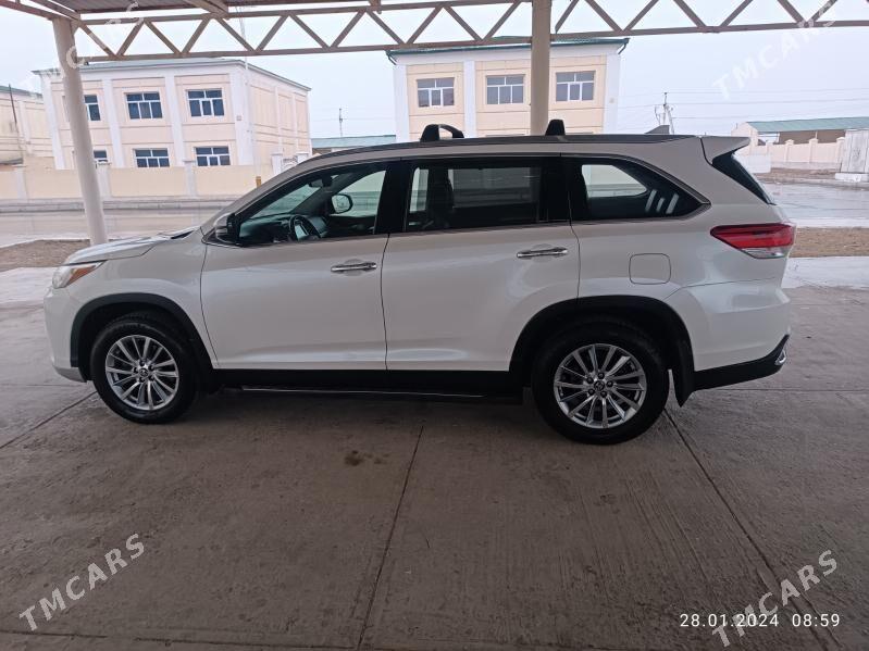 Toyota Highlander 2019 - 500 000 TMT - Бузмеин ГРЭС - img 3