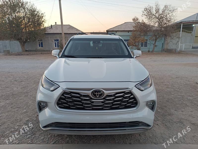 Toyota Highlander 2022 - 510 000 TMT - Теджен - img 1