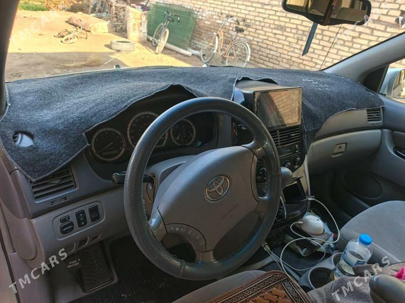 Toyota Sienna 2004 - 220 000 TMT - Халач - img 4