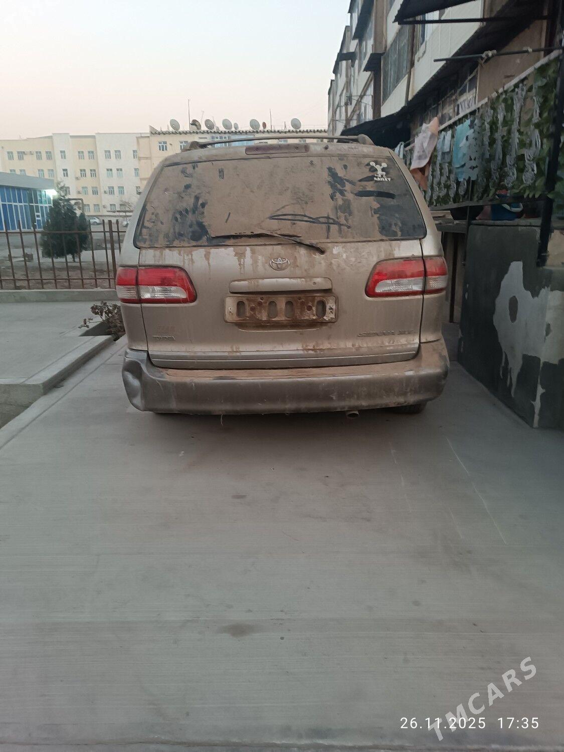 Toyota Sienna 2002 - 300 000 TMT - Daşoguz - img 4