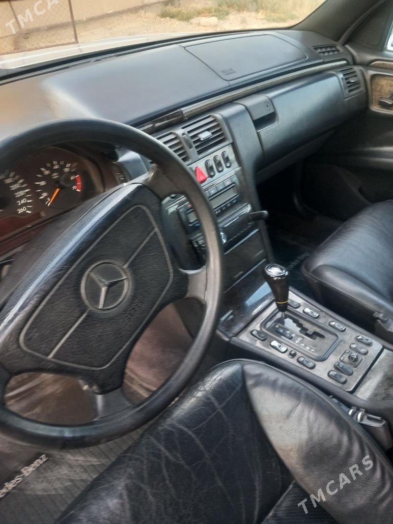 Mercedes-Benz E430 1999 - 107 000 TMT - Бахарден - img 1