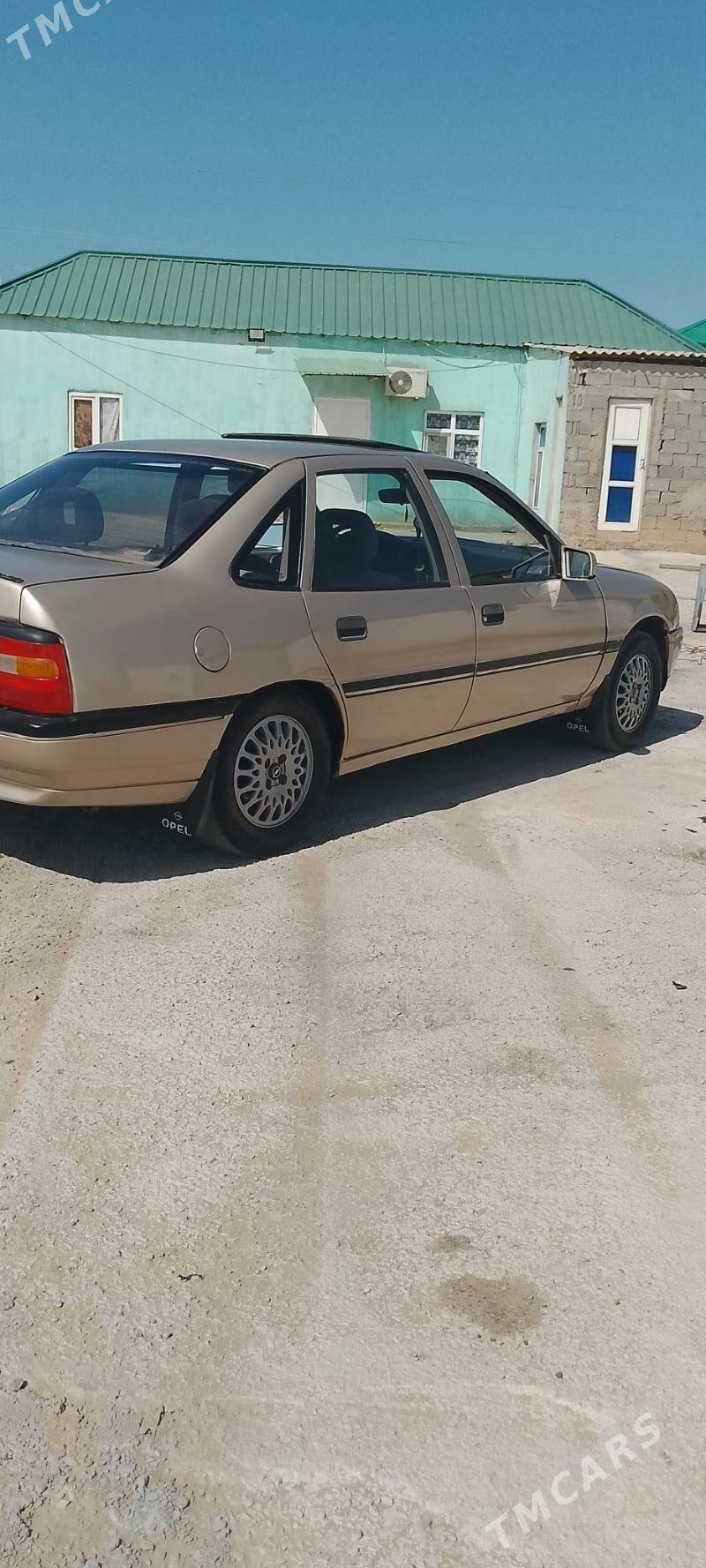 Opel Vectra 1992 - 45 000 TMT - Garadamak - img 5