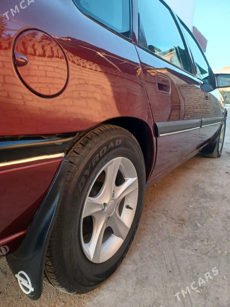 Opel Vectra 1990 - 34 000 TMT - Фарап - img 3