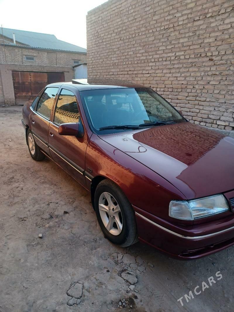 Opel Vectra 1990 - 34 000 TMT - Фарап - img 5