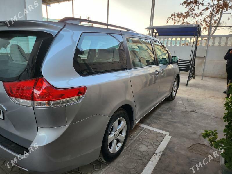 Toyota Sienna 2012 - 300 000 TMT - Türkmenbaşy - img 4
