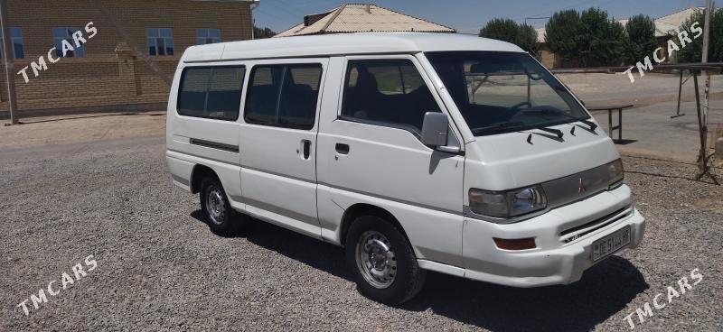 Toyota Hiace 2004 - 90 000 TMT - Мары - img 2