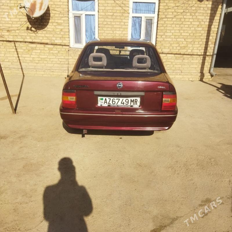 Opel Vectra 1982 - 44 000 TMT - Мургап - img 3
