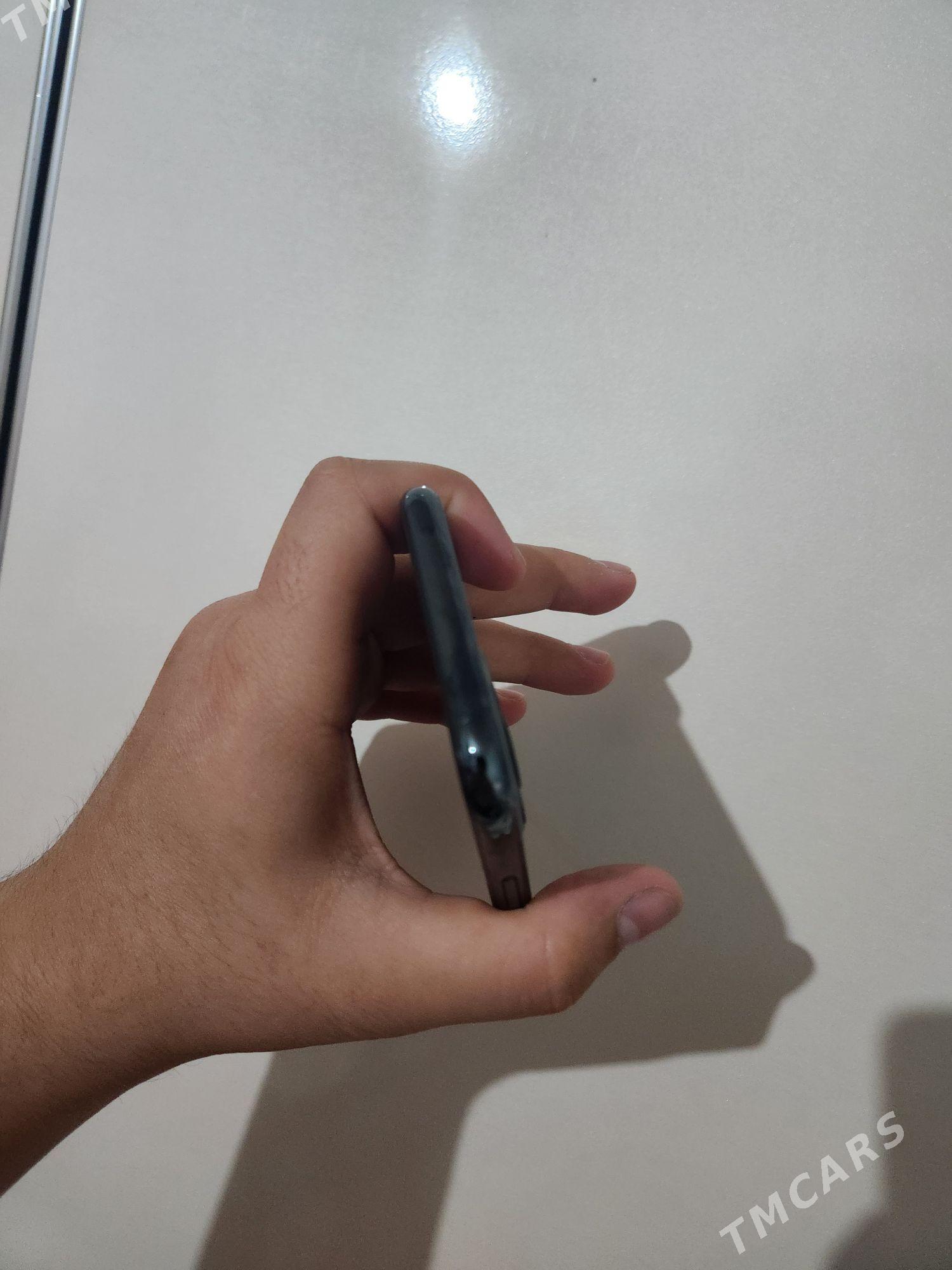 iphone 11 pro - Büzmeýin - img 3