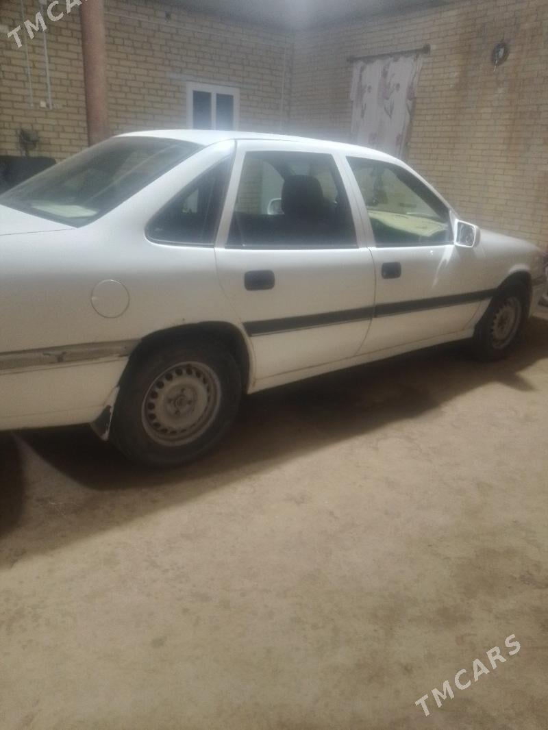 Opel Vectra 1994 - 33 000 TMT - Фарап - img 5
