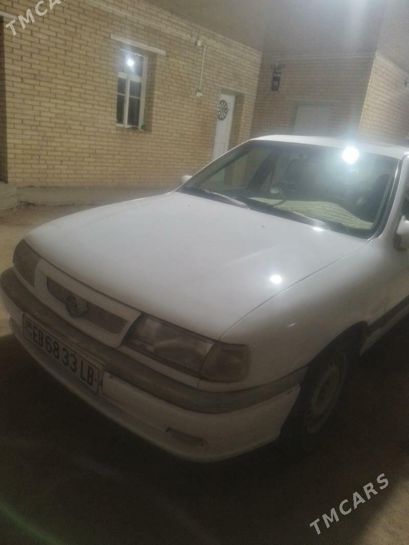 Opel Vectra 1994 - 33 000 TMT - Фарап - img 4
