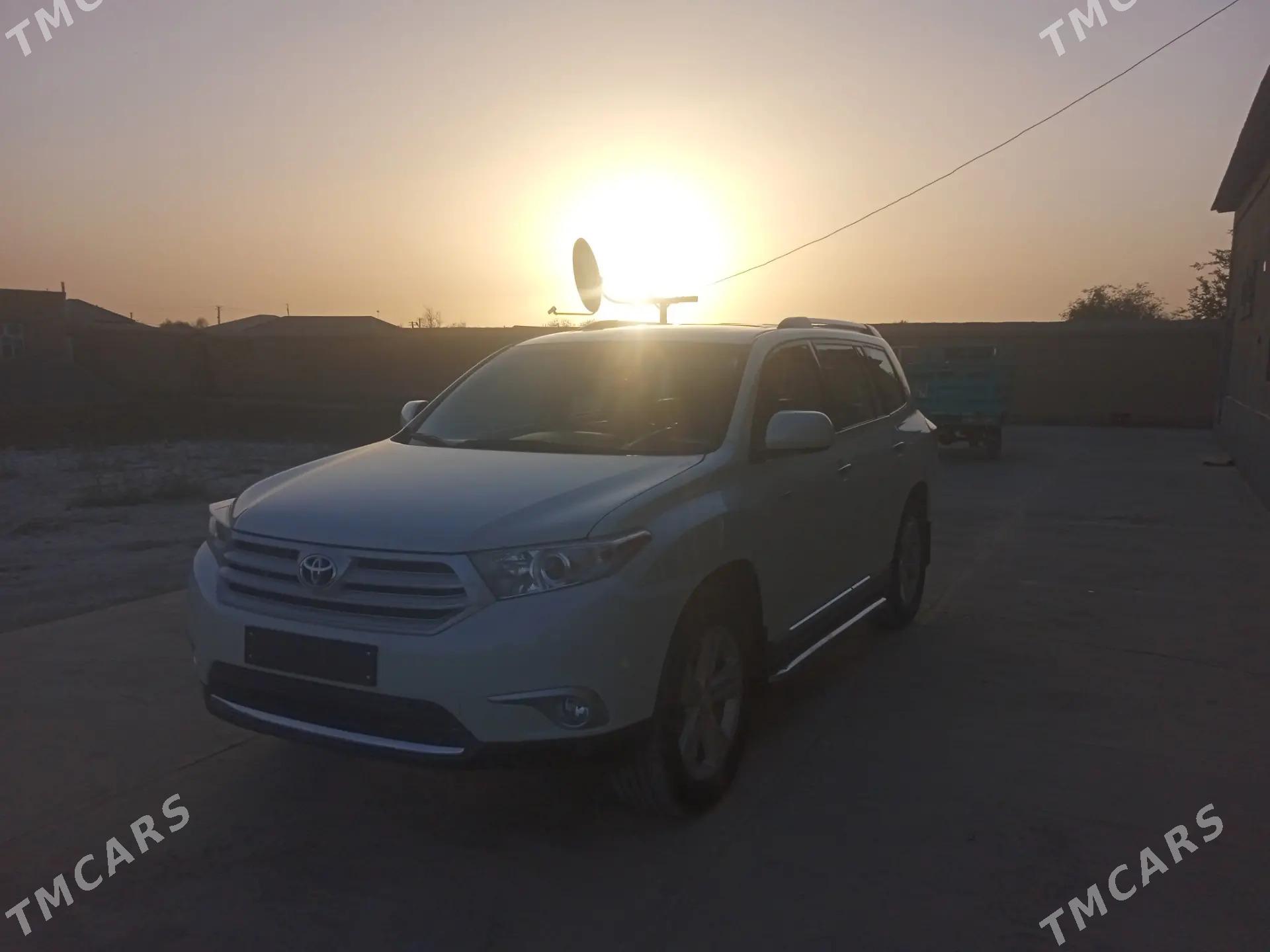 Toyota Highlander 2013 - 405 000 TMT - етр. Туркменбаши - img 2