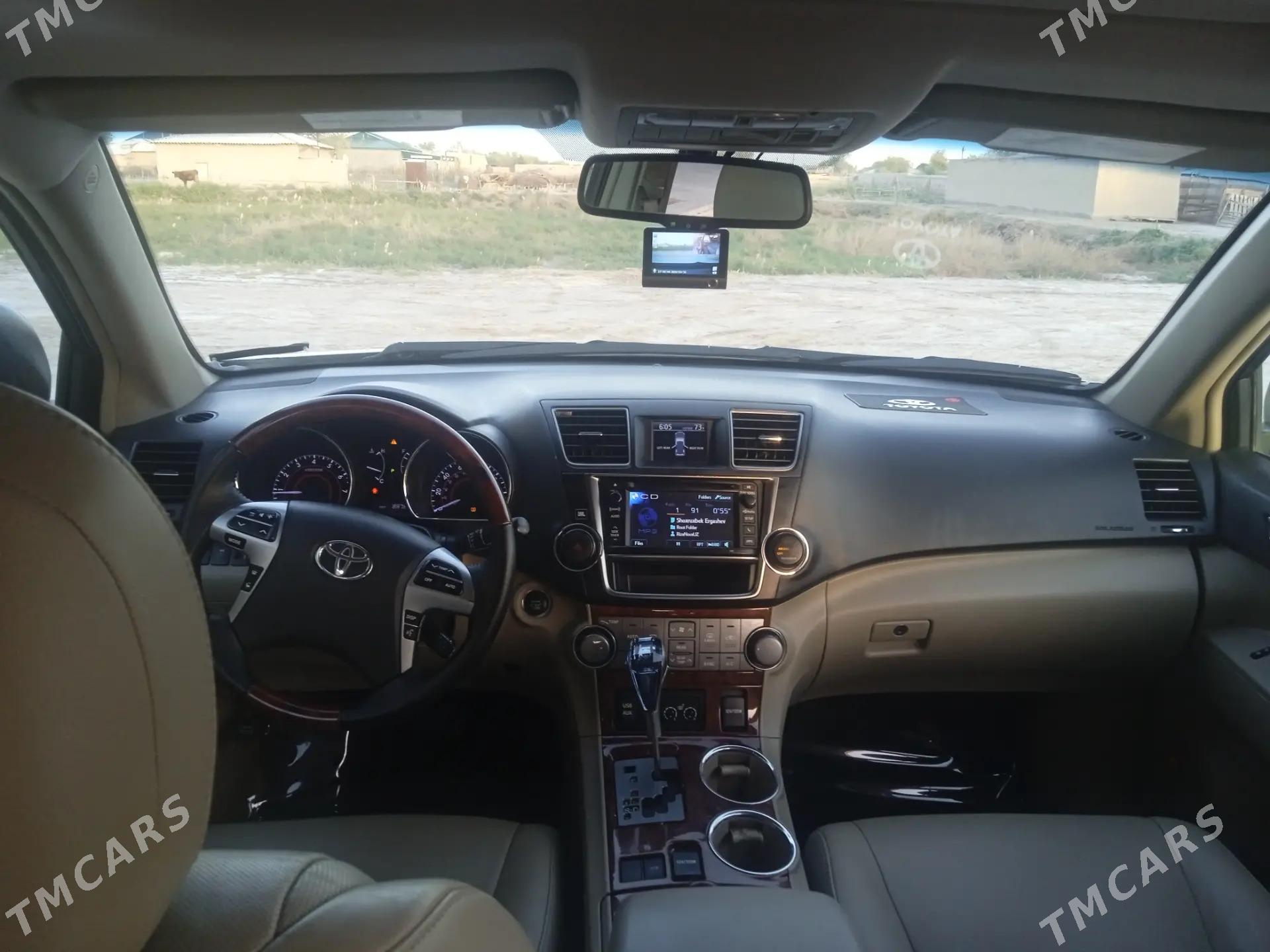 Toyota Highlander 2013 - 405 000 TMT - етр. Туркменбаши - img 4