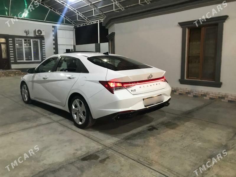 Hyundai Elantra 2022 - 265 000 TMT - Büzmeýin - img 3