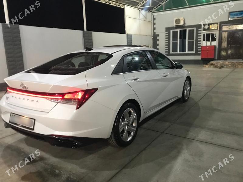 Hyundai Elantra 2022 - 265 000 TMT - Büzmeýin - img 4
