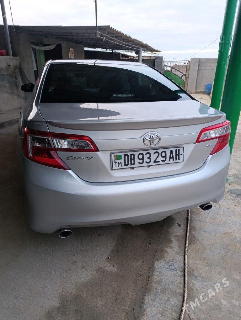Toyota Camry 2013 - 250 000 TMT - Ак-Бугдайский этрап - img 4