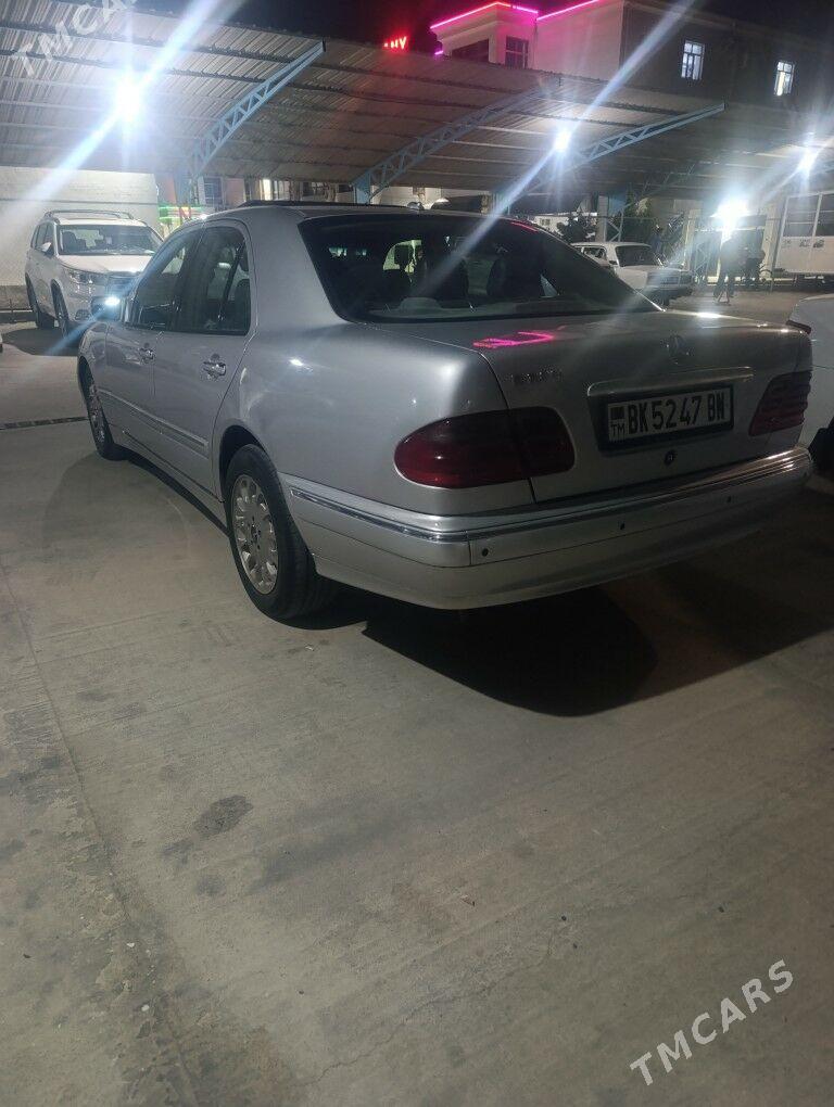 Mercedes-Benz E320 2000 - 115 000 TMT - Balkanabat - img 4