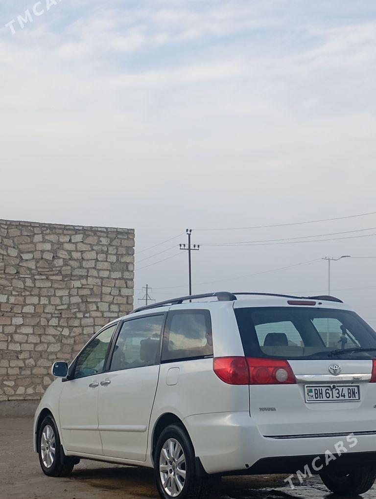 Toyota Sienna 2008 - 230 000 TMT - Гумдаг - img 7
