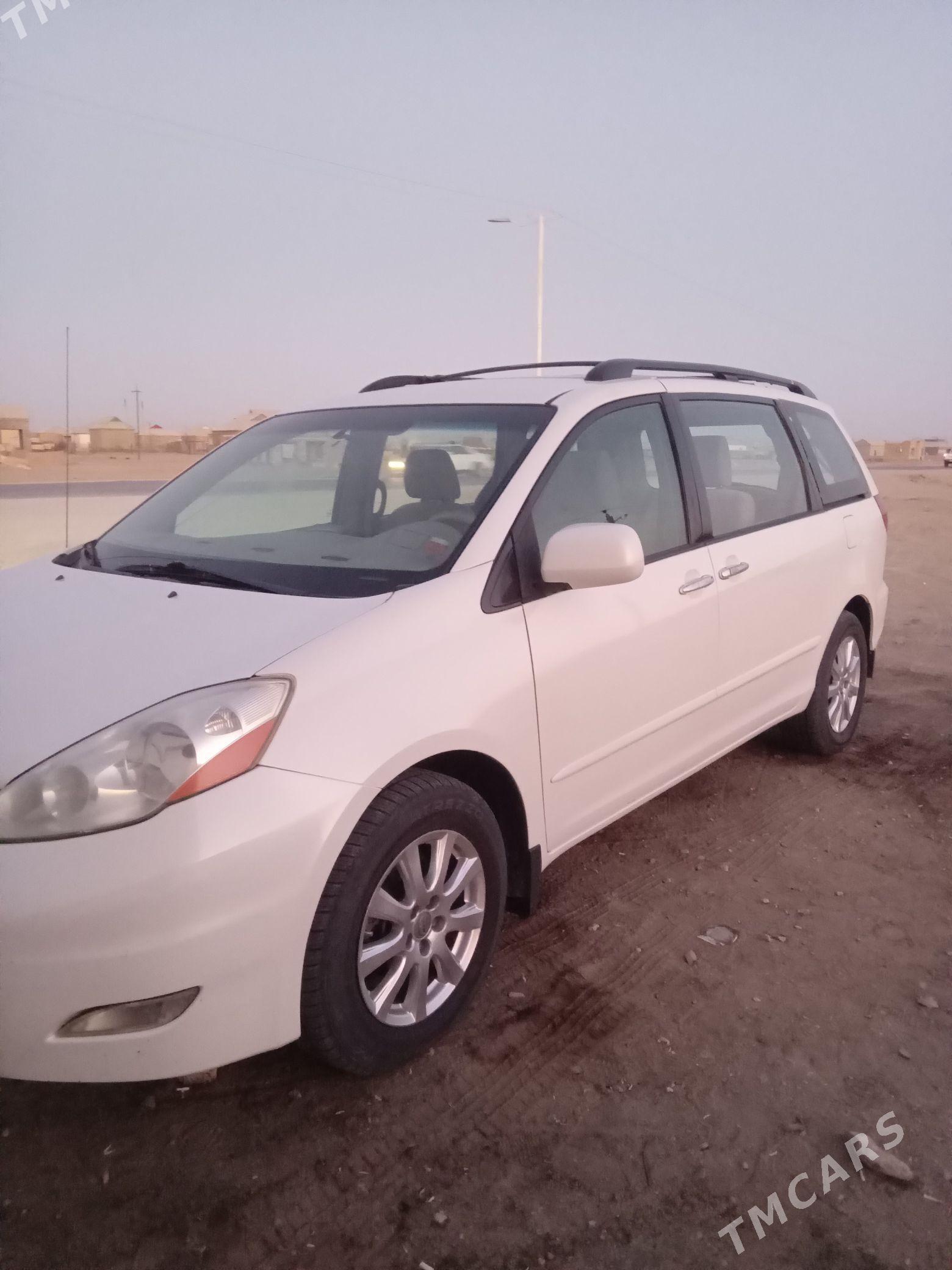 Toyota Sienna 2008 - 230 000 TMT - Гумдаг - img 6
