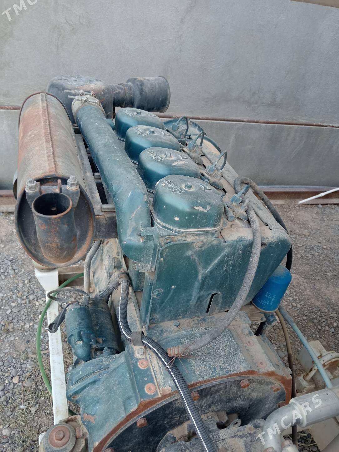 Mercedes-Benz ACTROS 3331 2022 - 125 000 TMT - Büzmeýin - img 4