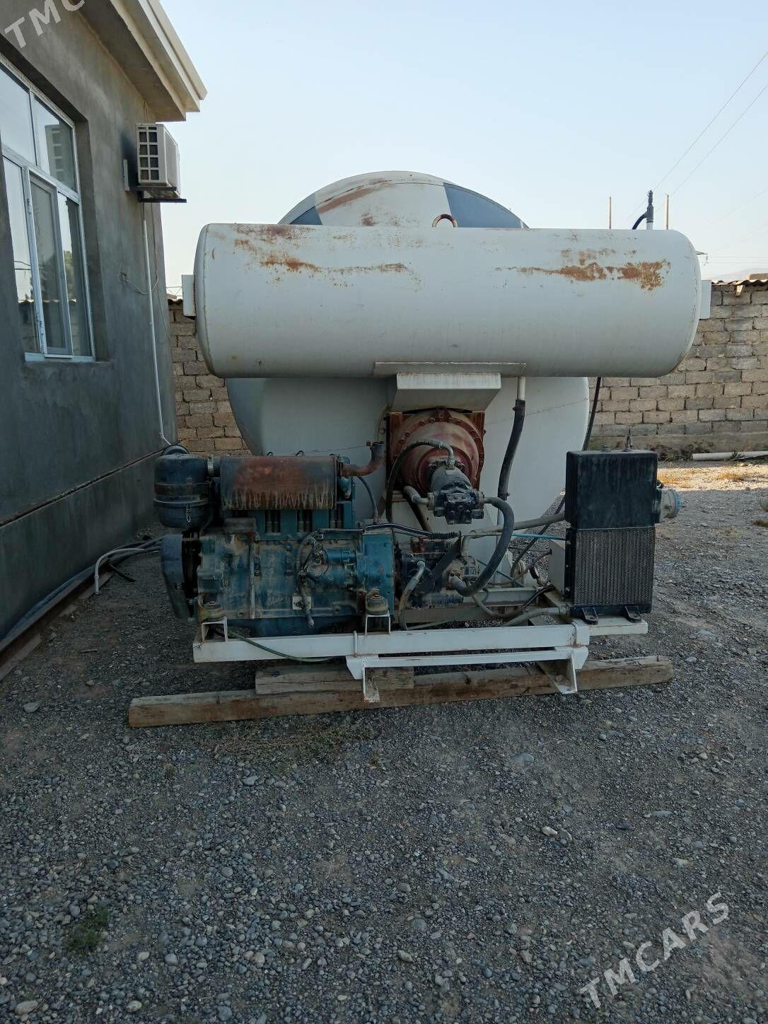 Mercedes-Benz ACTROS 3331 2022 - 125 000 TMT - Büzmeýin - img 3