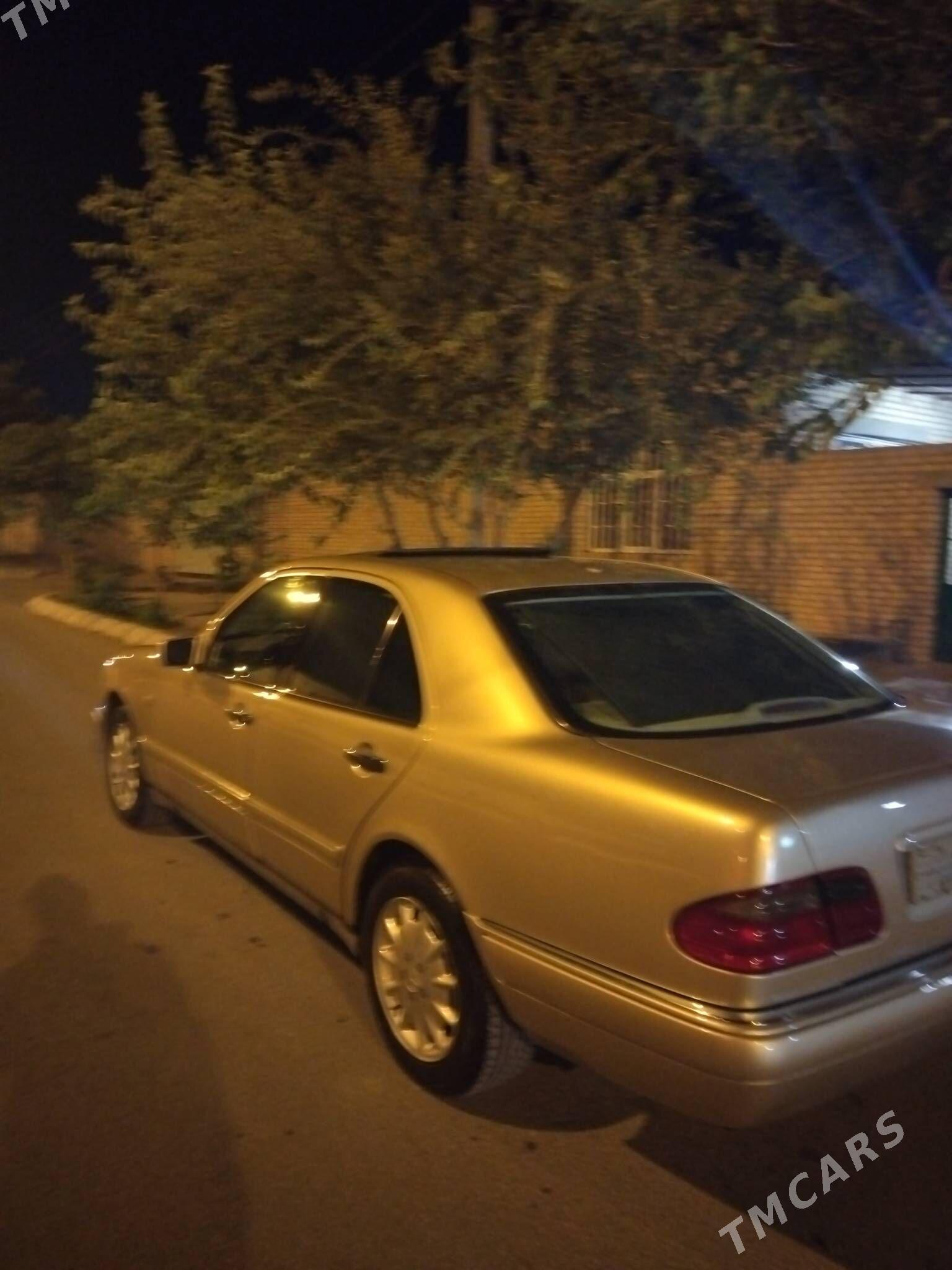 Mercedes-Benz E320 1999 - 100 000 TMT - Гызыларбат - img 2