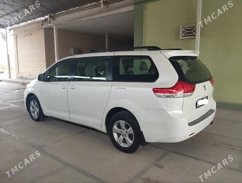 Toyota Sienna 2012 - 310 000 TMT - Мары - img 2
